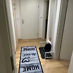 Graf, Balkon, Parkplatz, Kueche, Grosses Wohnzimmer Mit Fernseher *