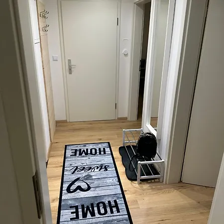 Ferienwohnung Graf, Balkon, Parkplatz, Kuche, Grosses Wohnzimmer Mit Fernseher *