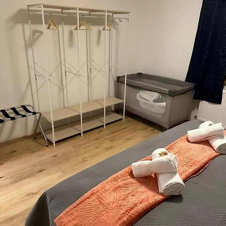 Ferienwohnung Graf, Balkon, Parkplatz, Kuche, Grosses Wohnzimmer Mit Fernseher *