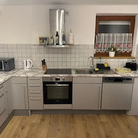 Apartment Ferienwohnung Graf, Balkon, Parkplatz, Kuche, Grosses Wohnzimmer Mit Fernseher *